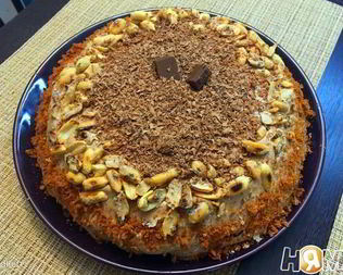 Бисквитный торт с меренгой и арахисом