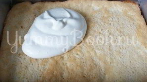 ореховый торт с черной смородиной