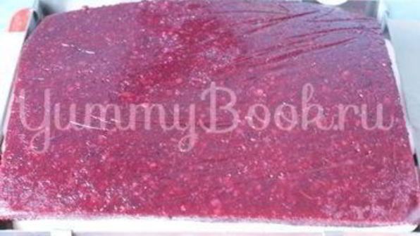 ореховый торт с черной смородиной