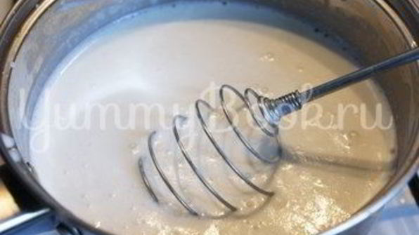 ореховый торт с черной смородиной