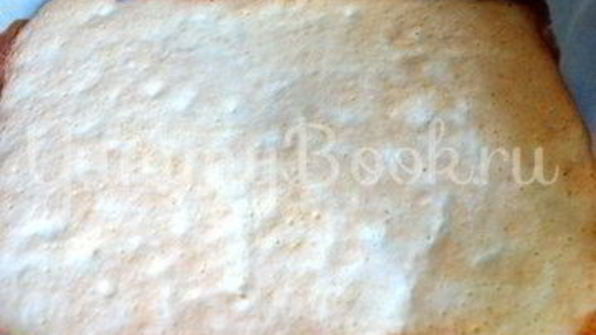 ореховый торт с черной смородиной