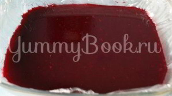 ореховый торт с черной смородиной