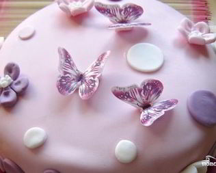 Торт с бабочками из мастики