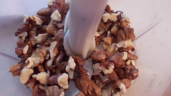 торт с изюмом, орехами и маком