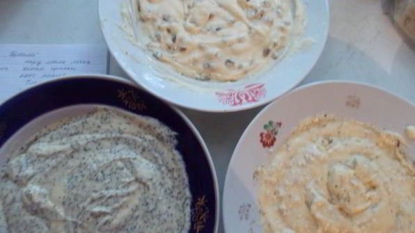 торт с изюмом, орехами и маком