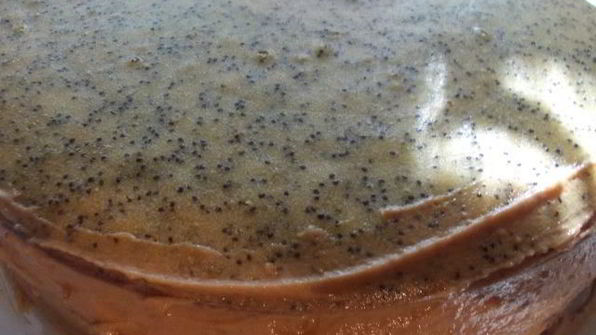 торт с изюмом, орехами и маком