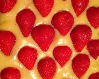 Торт с клубникой и заварным кремом