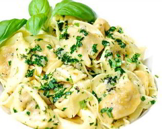 Тортеллини с творогом и вялеными помидорами