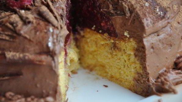 тыквенно-шоколадный торт-купол с малиновым желе