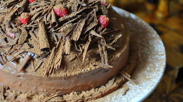 тыквенно-шоколадный торт-купол с малиновым желе