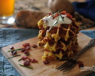 Картофельные вафли с беконом