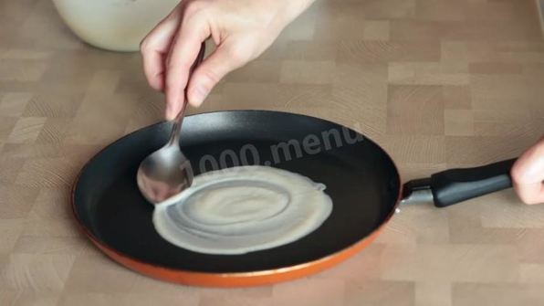 хрустящие сахарные вафли на сковороде