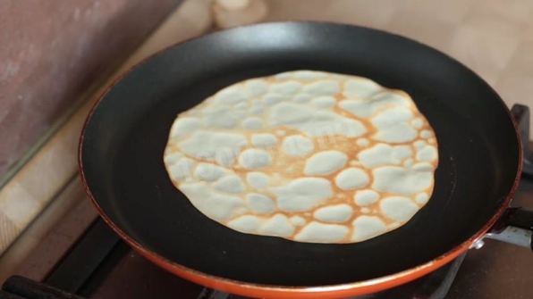 хрустящие сахарные вафли на сковороде