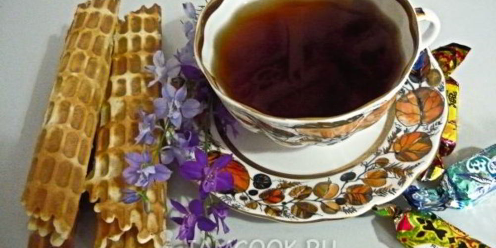 Рецепт вафельных трубочек с вареной сгущенкой и орехами