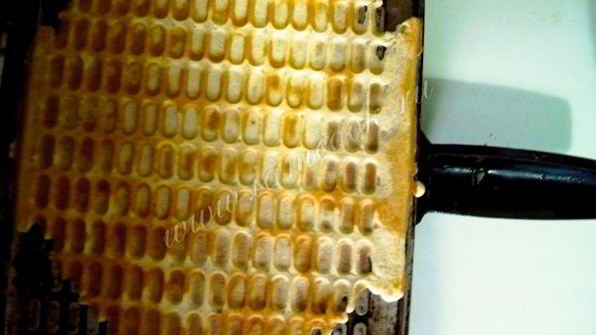 вафельные трубочки с вареной сгущенкой и орехами