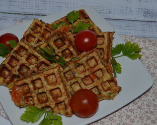 Вафли с сыром и помидором