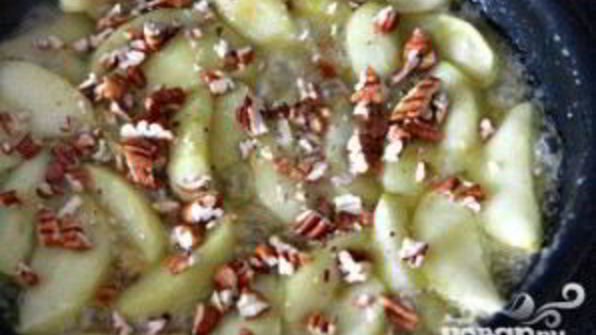 вафли с яблоками и орехами