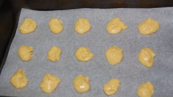 мини-эклеры с клубничным кремом