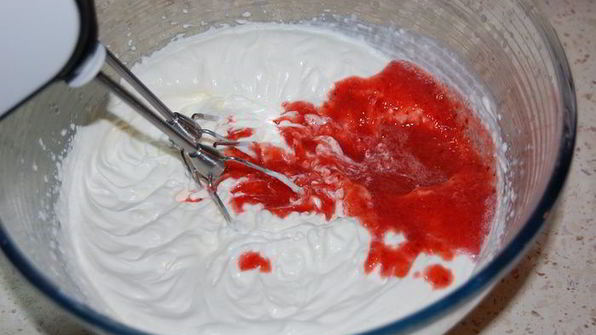 мини-эклеры с клубничным кремом