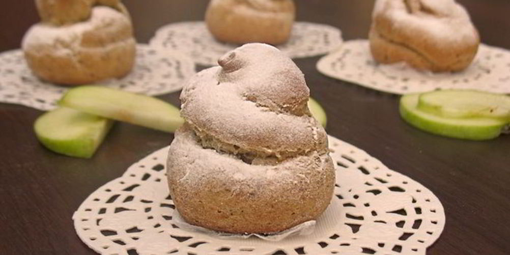 Рецепт профитролей из льняной муки с яблочно-карамельным муссом