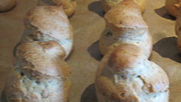 профитроли из льняной муки с яблочно-карамельным муссом