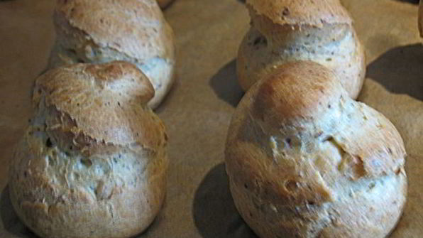 профитроли из льняной муки с яблочно-карамельным муссом