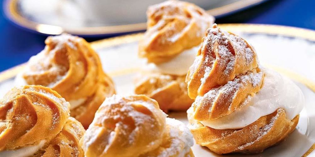 Рецепт профитролей с апельсиновым желе и взбитыми сливками