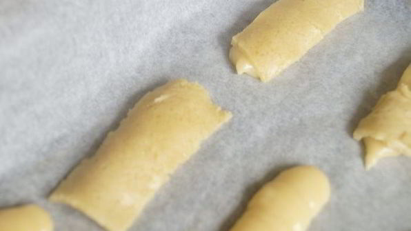 эклеры с фисташковым кремом