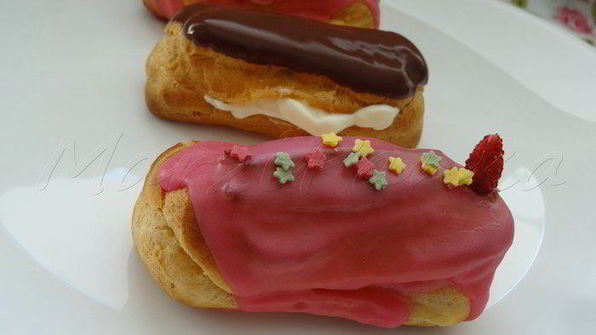 эклеры с темным шоколадом