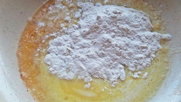 картофельно-рыбная запеканка под соусом бешамель