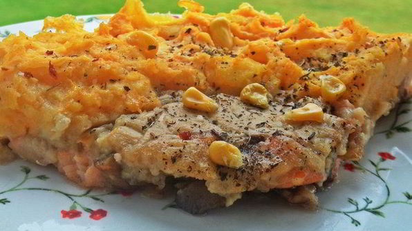 картофельно-рыбная запеканка под соусом бешамель