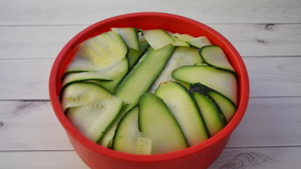 мясная запеканка с капустой в кабачковой шубе