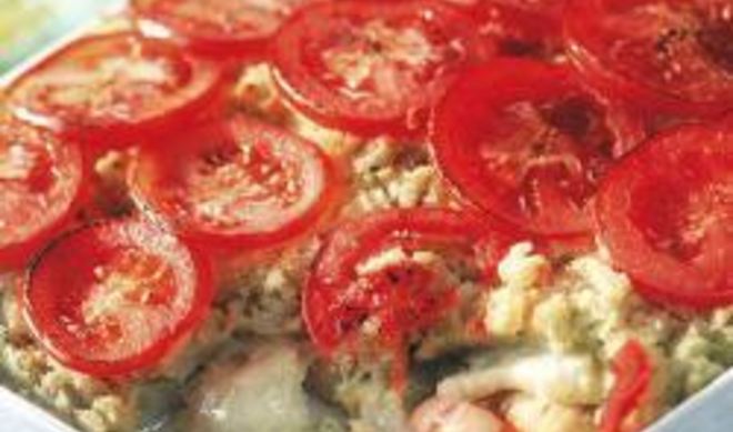 Рыбная запеканка с картофельным пюре и песто