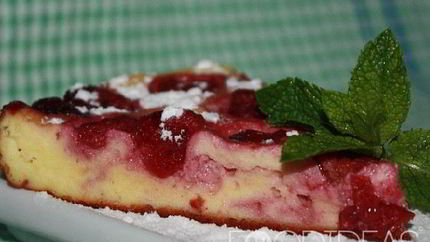 Творожная запеканка с клубникой в мультиварке