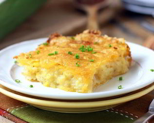 Запеканка из тертого картофеля с чесноком и сыром