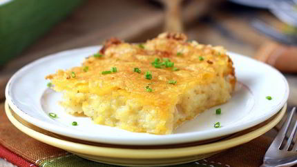 Запеканка из тертого картофеля с чесноком и сыром