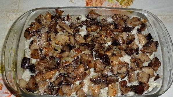 запеканка с картофелем, курицей и грибами