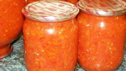 Аджика из помидоров, яблок и перца