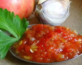 Домашняя аджика из кабачков с перцем