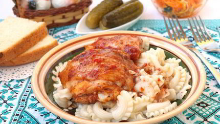 Куриные бедрышки запеченные с аджикой