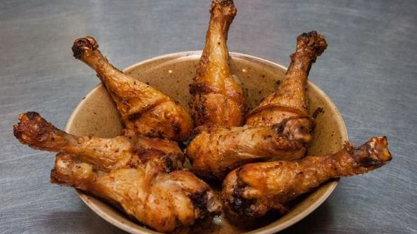 куриные голени с аджикой в слоеном тесте