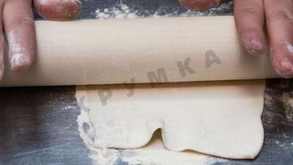 куриные голени с аджикой в слоеном тесте