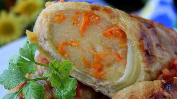 рулетики из капусты, запеченные в аджике