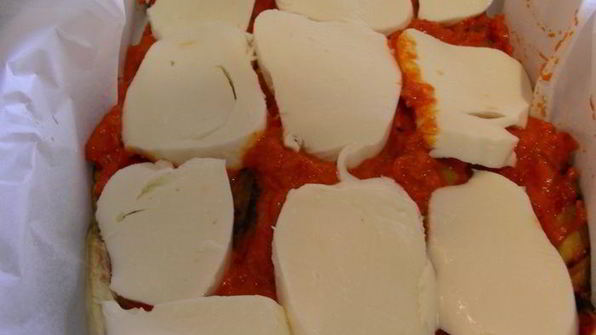 запеканка из баклажанов с аджикой и моцареллой