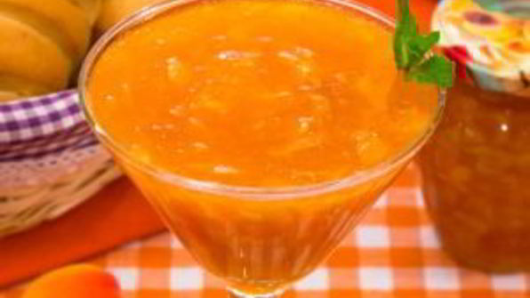 абрикосовый джем с миндальными лепестками