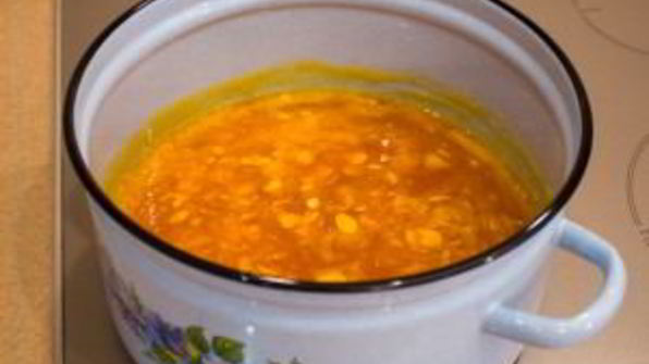 абрикосовый джем с миндальными лепестками