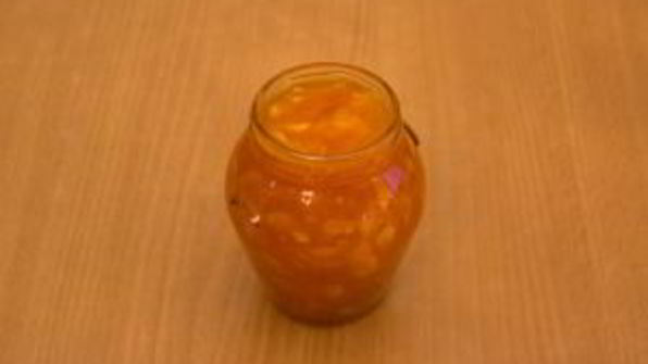 абрикосовый джем с миндальными лепестками