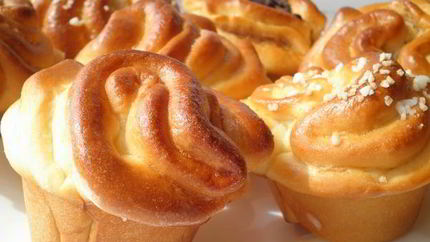 Ароматные дрожжевые булочки с джемом