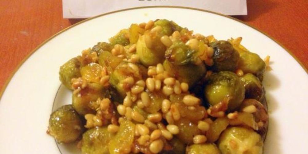 Рецепт брюссельской капусты с орешками и джемом