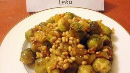 Брюссельская капуста с орешками и джемом